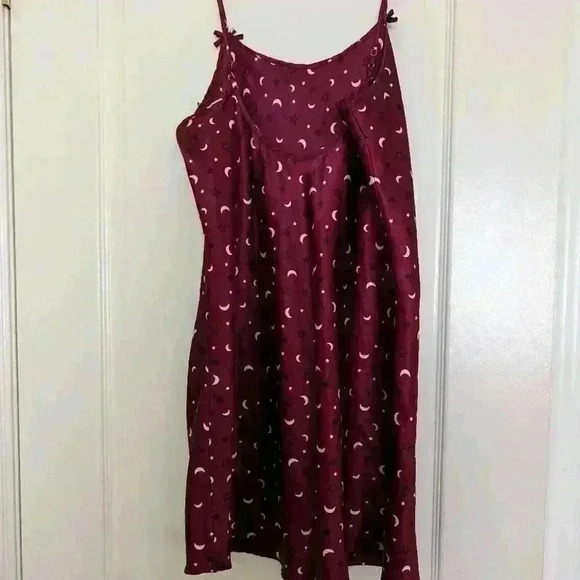 Red moon  and stars slip size small - Picture 6 of 6